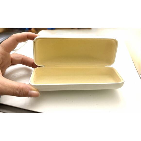 Chloe White Hard Clamshell Case w. Gold Logo Sunglasses Glasses Eyeglasses - Picture 6 of 6